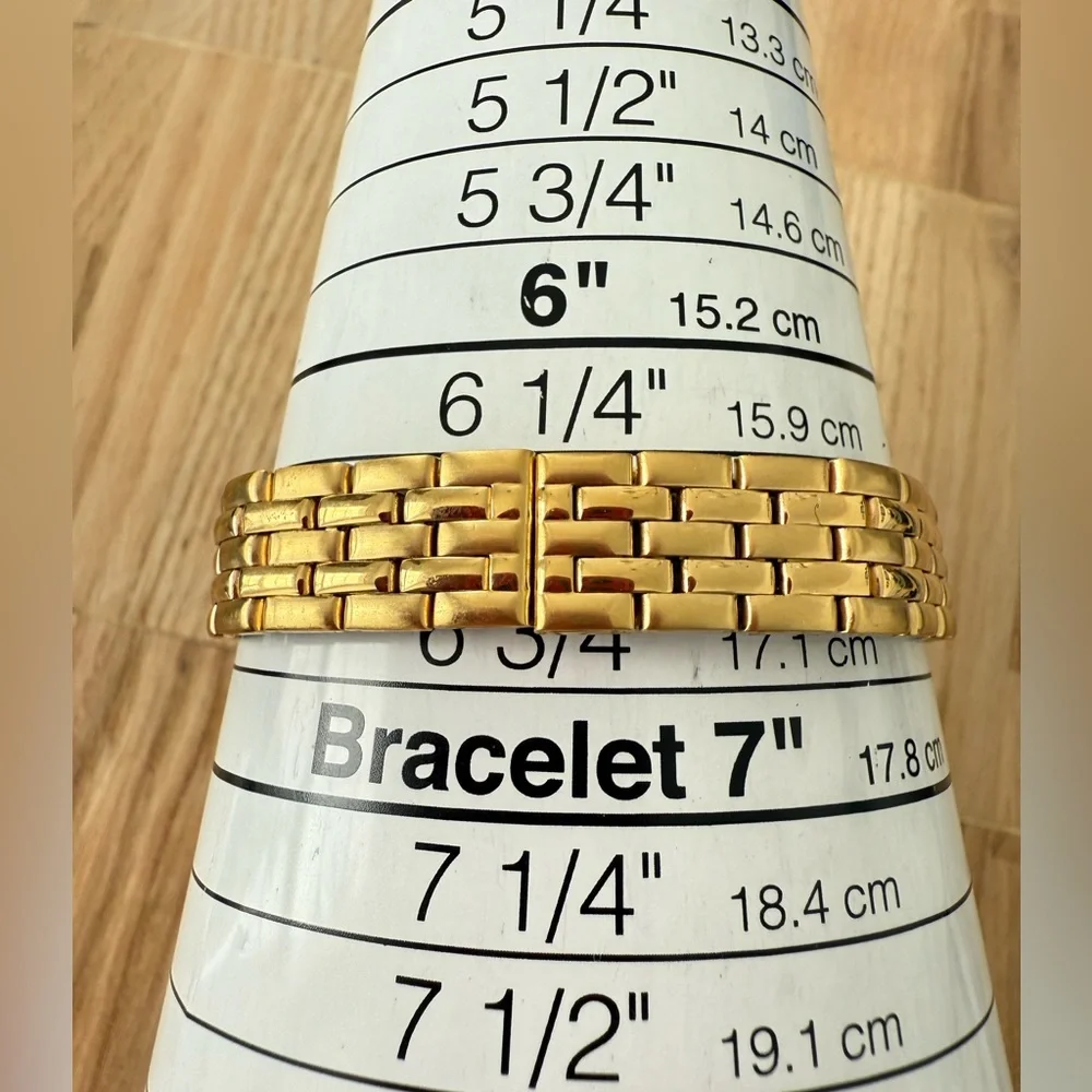 Waltham ladies gold tone crystal accented watch NEW BATTERY